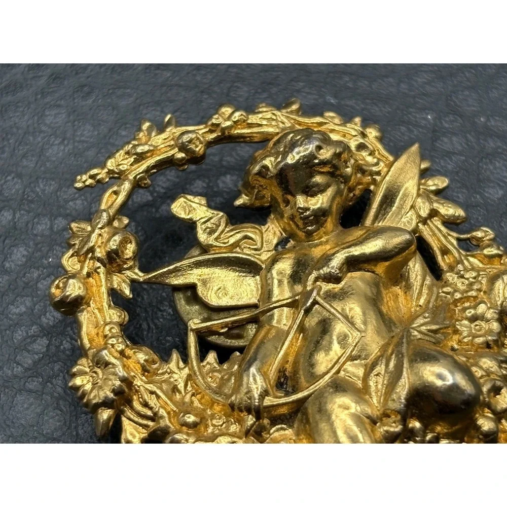 Vintage Cherub Angel Wreath Brooch Pin Cupid Gold Tone
